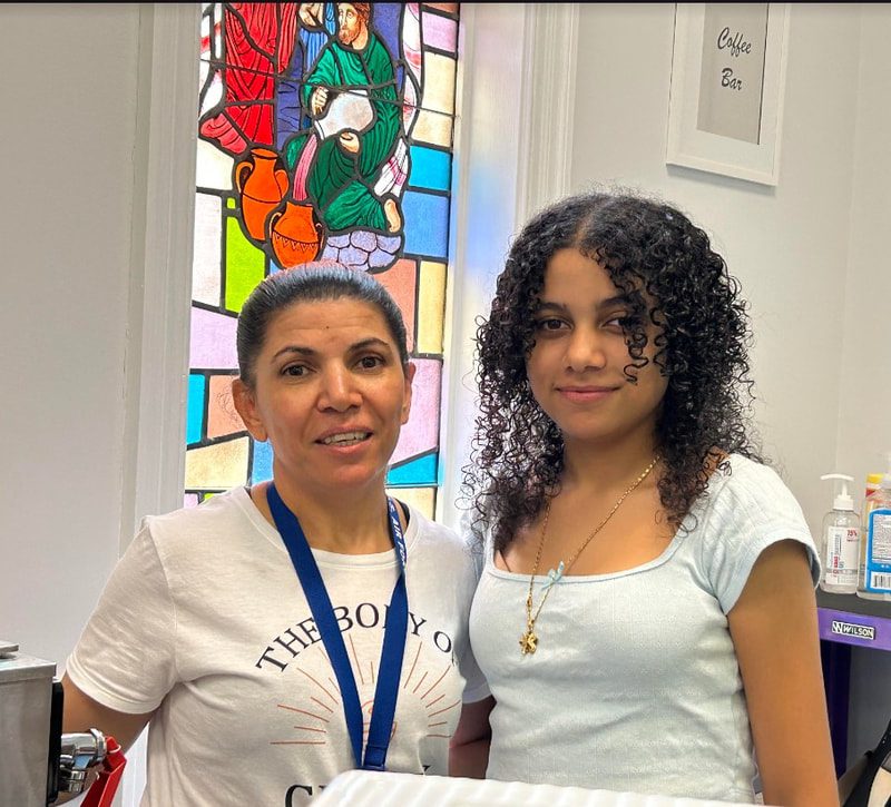 aug-24-iimage-19-sr-maria-and-camila-working-the-coffee-bar