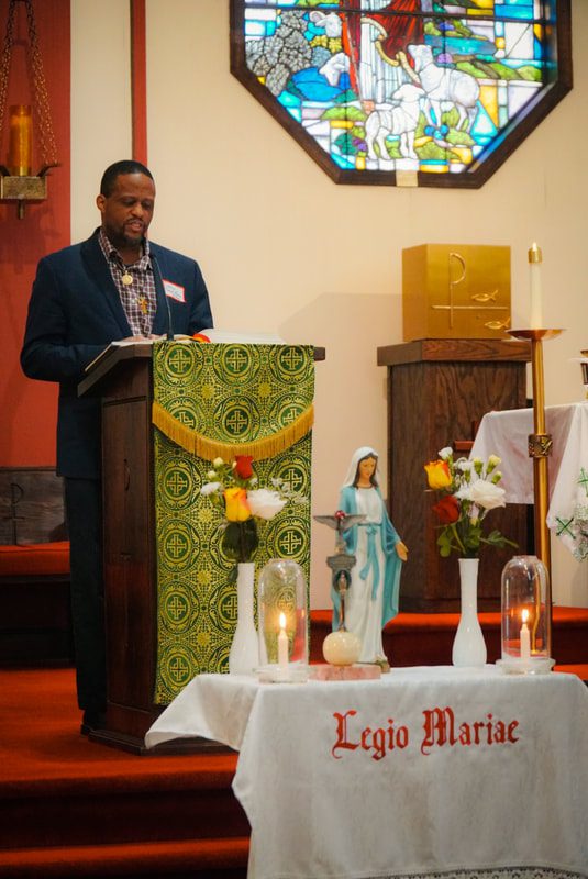 deacon-gerard-marie-anthony-leads-the-opening-prayers